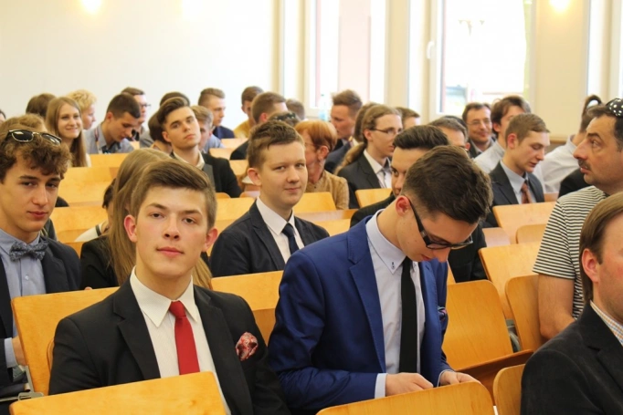 Zdjęcie nr 39 z galerii Po oksfordzku w Wyższej Szkole Biznesu w Dąbrowie Górniczej
