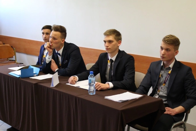Zdjęcie nr 5 z galerii Po oksfordzku w Wyższej Szkole Biznesu w Dąbrowie Górniczej