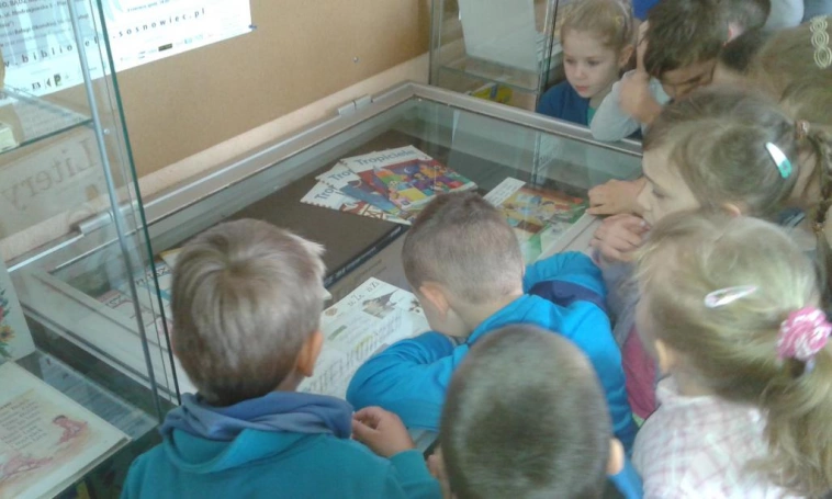 Zdjęcie nr 1 z galerii Wystawa elementarzy z różnych stron świata