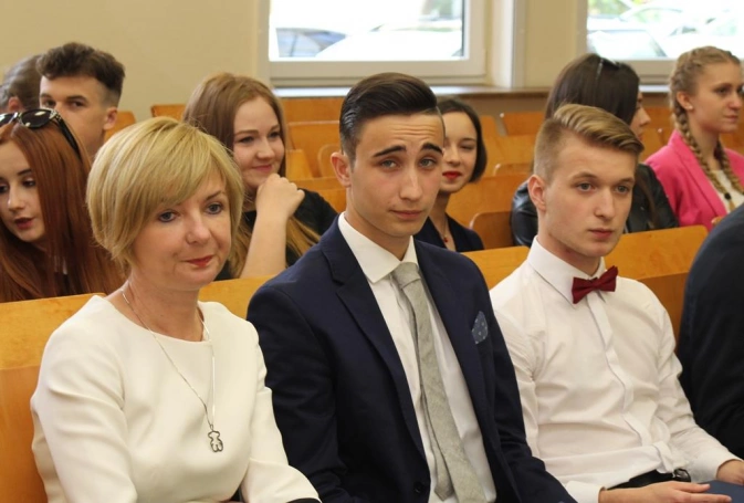Zdjęcie nr 15 z galerii Finał I Otwartego Turnieju Debat Oksfordzkich. "Złoty Argument 2016" w rękach "Staszica"