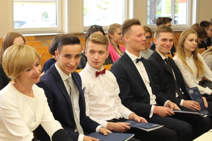 Zdjęcie nr 16 z galerii Finał I Otwartego Turnieju Debat Oksfordzkich. "Złoty Argument 2016" w rękach "Staszica"