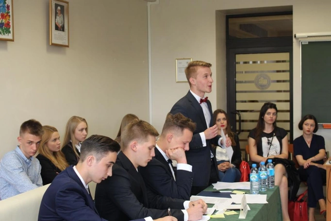 Zdjęcie nr 18 z galerii Finał I Otwartego Turnieju Debat Oksfordzkich. "Złoty Argument 2016" w rękach "Staszica"