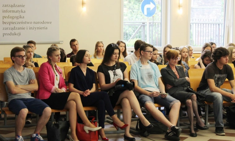 Zdjęcie nr 30 z galerii Finał I Otwartego Turnieju Debat Oksfordzkich. "Złoty Argument 2016" w rękach "Staszica"
