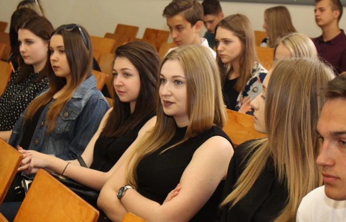 Zdjęcie nr 32 z galerii Finał I Otwartego Turnieju Debat Oksfordzkich. "Złoty Argument 2016" w rękach "Staszica"