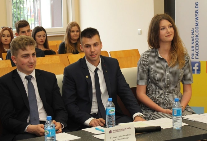 Zdjęcie nr 33 z galerii Finał I Otwartego Turnieju Debat Oksfordzkich. "Złoty Argument 2016" w rękach "Staszica"