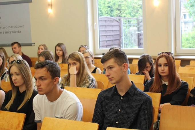 Zdjęcie nr 36 z galerii Finał I Otwartego Turnieju Debat Oksfordzkich. "Złoty Argument 2016" w rękach "Staszica"
