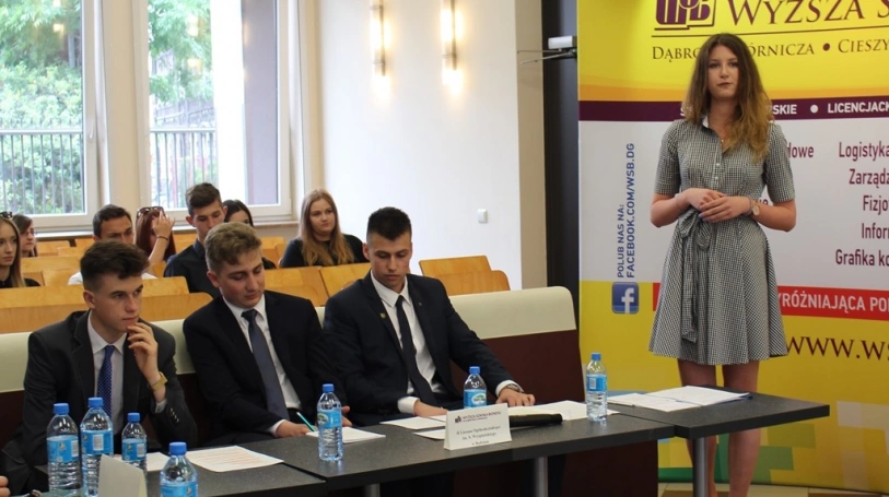 Zdjęcie nr 38 z galerii Finał I Otwartego Turnieju Debat Oksfordzkich. "Złoty Argument 2016" w rękach "Staszica"
