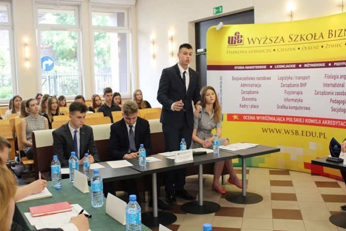 Zdjęcie nr 42 z galerii Finał I Otwartego Turnieju Debat Oksfordzkich. "Złoty Argument 2016" w rękach "Staszica"