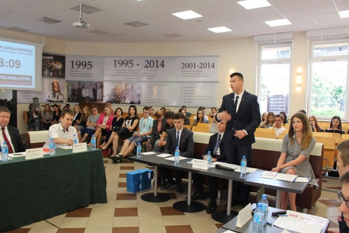 Zdjęcie nr 43 z galerii Finał I Otwartego Turnieju Debat Oksfordzkich. "Złoty Argument 2016" w rękach "Staszica"