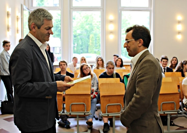 Zdjęcie nr 7 z galerii Finał I Otwartego Turnieju Debat Oksfordzkich. "Złoty Argument 2016" w rękach "Staszica"