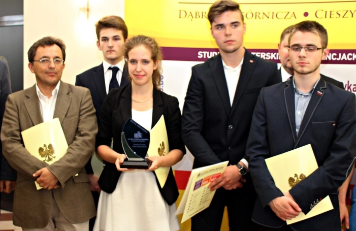 Zdjęcie nr 12 z galerii Finał I Otwartego Turnieju Debat Oksfordzkich. "Złoty Argument 2016" w rękach "Staszica"