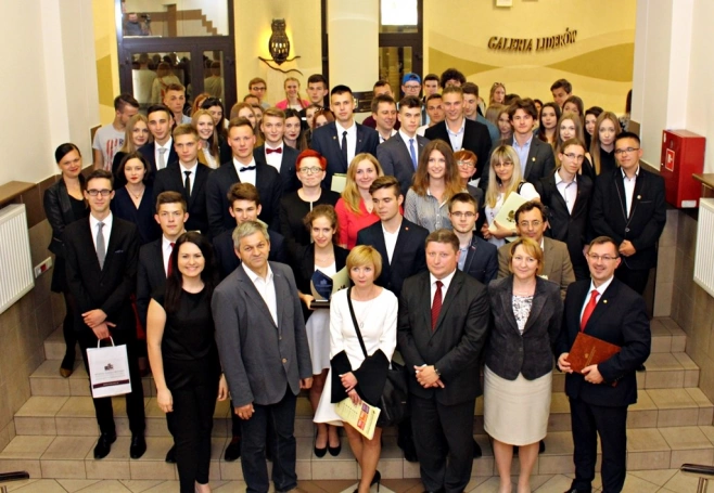 Zdjęcie nr 13 z galerii Finał I Otwartego Turnieju Debat Oksfordzkich. "Złoty Argument 2016" w rękach "Staszica"