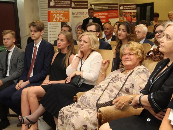 Zdjęcie nr 31 z galerii Święto Wyższej Szkoły Biznesu w Dąbrowie Górniczej - Uczelni zrodzonej z marzeń