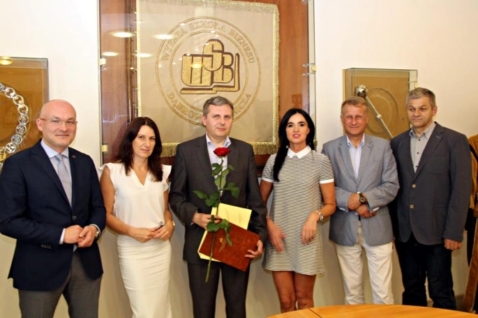 Zdjęcie nr 1 z galerii Pan Profesor Włodzimierz Sroka wyróżniony przez JM Rektor