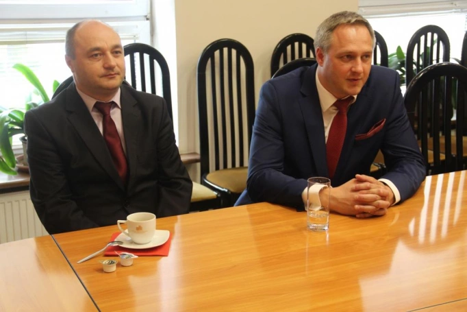 Zdjęcie nr 1 z galerii IV Liceum Ogólnokształcącego im. K.K. Baczyńskiego w Olkuszu dołączyło do grona partnerów WSB