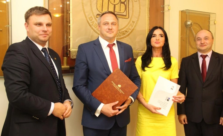 Zdjęcie nr 4 z galerii IV Liceum Ogólnokształcącego im. K.K. Baczyńskiego w Olkuszu dołączyło do grona partnerów WSB