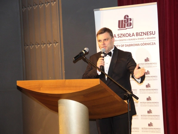 Zdjęcie nr 8 z galerii Koncert Zbigniewa Wodeckiego uświetnił galę wręczenia świadectw ukończenia studiów podyplomowych WSB