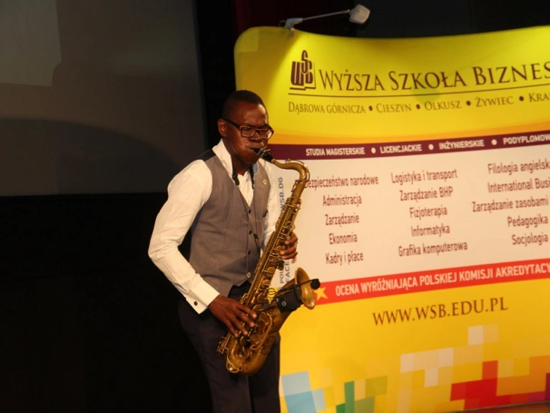 Zdjęcie nr 10 z galerii Koncert Zbigniewa Wodeckiego uświetnił galę wręczenia świadectw ukończenia studiów podyplomowych WSB
