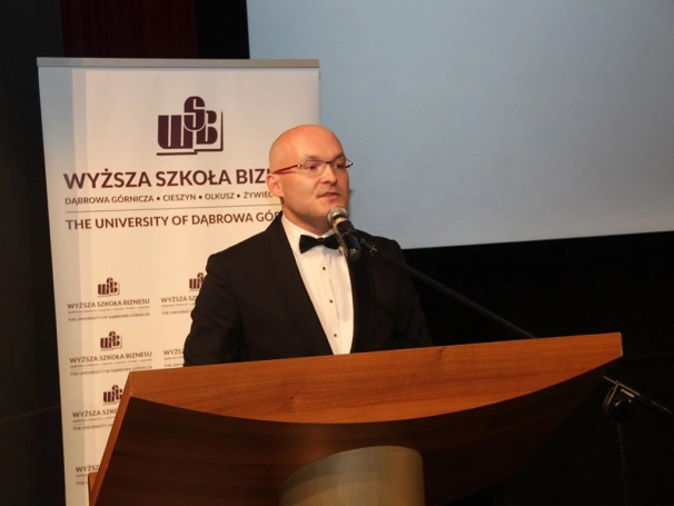 Zdjęcie nr 11 z galerii Koncert Zbigniewa Wodeckiego uświetnił galę wręczenia świadectw ukończenia studiów podyplomowych WSB