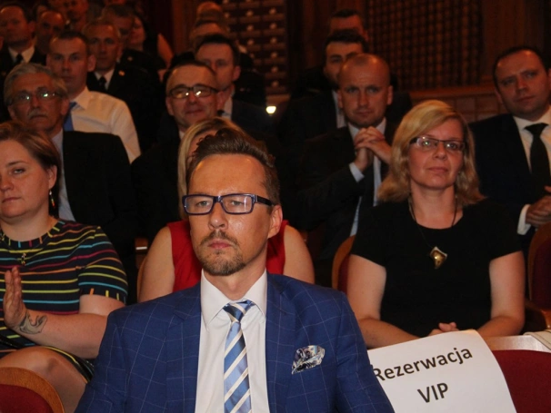Zdjęcie nr 20 z galerii Koncert Zbigniewa Wodeckiego uświetnił galę wręczenia świadectw ukończenia studiów podyplomowych WSB