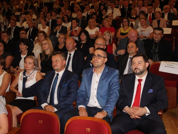 Zdjęcie nr 21 z galerii Koncert Zbigniewa Wodeckiego uświetnił galę wręczenia świadectw ukończenia studiów podyplomowych WSB