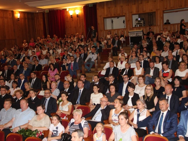 Zdjęcie nr 22 z galerii Koncert Zbigniewa Wodeckiego uświetnił galę wręczenia świadectw ukończenia studiów podyplomowych WSB
