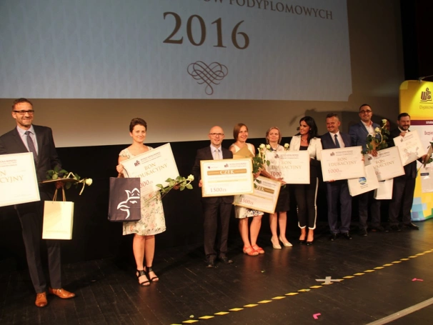 Zdjęcie nr 27 z galerii Koncert Zbigniewa Wodeckiego uświetnił galę wręczenia świadectw ukończenia studiów podyplomowych WSB