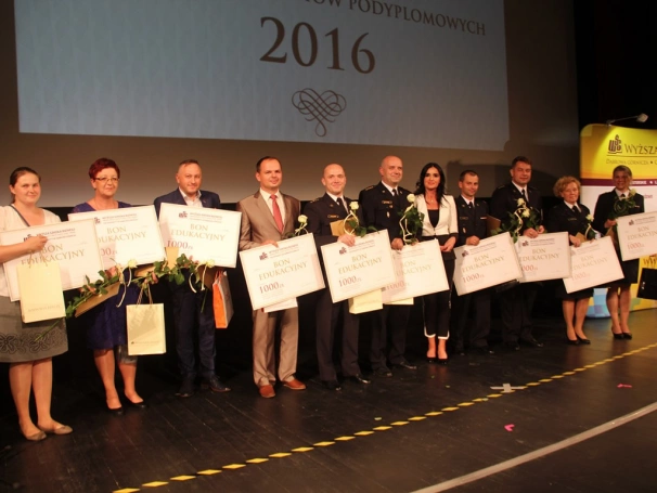 Zdjęcie nr 29 z galerii Koncert Zbigniewa Wodeckiego uświetnił galę wręczenia świadectw ukończenia studiów podyplomowych WSB