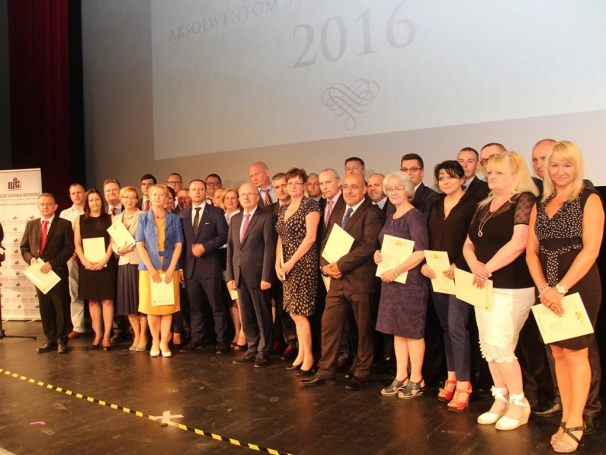 Zdjęcie nr 35 z galerii Koncert Zbigniewa Wodeckiego uświetnił galę wręczenia świadectw ukończenia studiów podyplomowych WSB