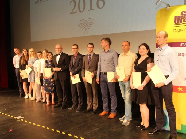 Zdjęcie nr 39 z galerii Koncert Zbigniewa Wodeckiego uświetnił galę wręczenia świadectw ukończenia studiów podyplomowych WSB