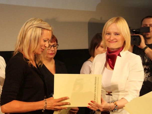 Zdjęcie nr 40 z galerii Koncert Zbigniewa Wodeckiego uświetnił galę wręczenia świadectw ukończenia studiów podyplomowych WSB