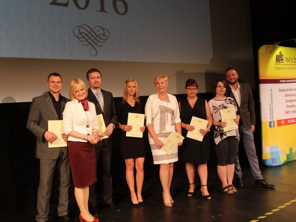 Zdjęcie nr 41 z galerii Koncert Zbigniewa Wodeckiego uświetnił galę wręczenia świadectw ukończenia studiów podyplomowych WSB