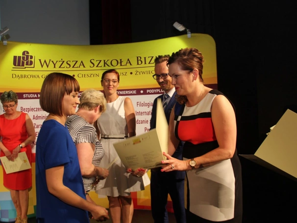 Zdjęcie nr 45 z galerii Koncert Zbigniewa Wodeckiego uświetnił galę wręczenia świadectw ukończenia studiów podyplomowych WSB