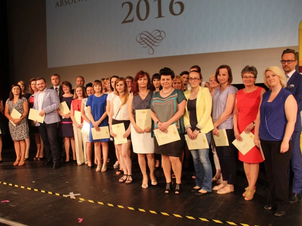 Zdjęcie nr 46 z galerii Koncert Zbigniewa Wodeckiego uświetnił galę wręczenia świadectw ukończenia studiów podyplomowych WSB