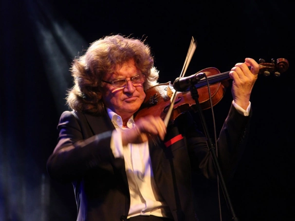 Zdjęcie nr 61 z galerii Koncert Zbigniewa Wodeckiego uświetnił galę wręczenia świadectw ukończenia studiów podyplomowych WSB