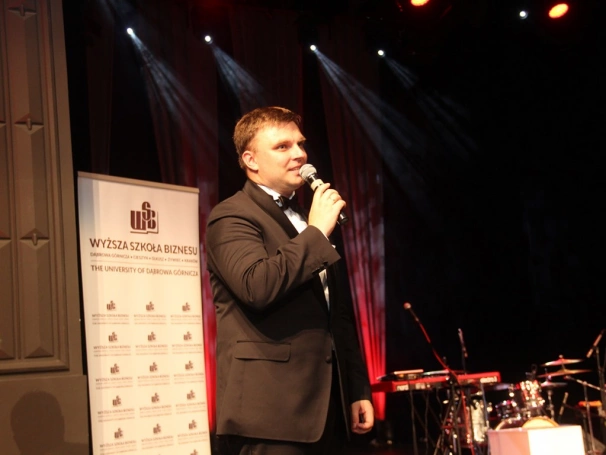 Zdjęcie nr 66 z galerii Koncert Zbigniewa Wodeckiego uświetnił galę wręczenia świadectw ukończenia studiów podyplomowych WSB