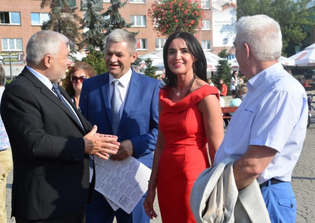 Zdjęcie nr 3 z galerii JM Rektor WSB podczas jubileuszowych obchodów 100-lecia miasta