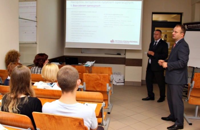 Zdjęcie nr 18 z galerii Dzień Bezpłatnych Szkoleń w Wyższej Szkole Biznesu w Dąbrowie Górniczej - podsumowanie