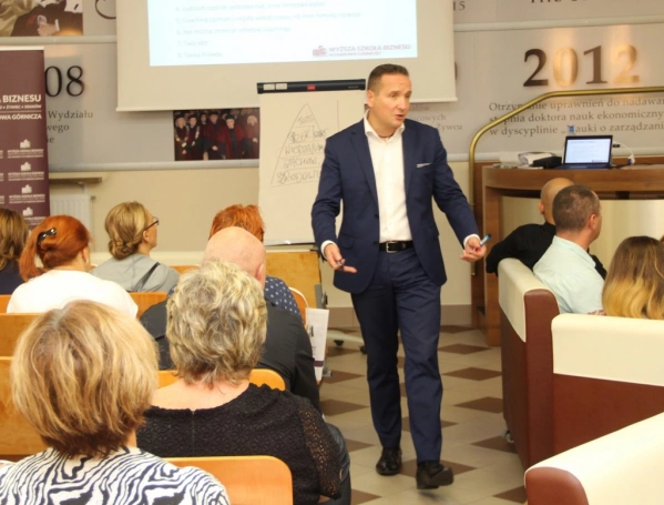 Zdjęcie nr 37 z galerii Dzień Bezpłatnych Szkoleń w Wyższej Szkole Biznesu w Dąbrowie Górniczej - podsumowanie