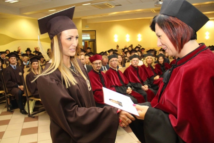 Zdjęcie nr 184 z galerii Gala wręczenia dyplomów absolwentom studiów II stopnia