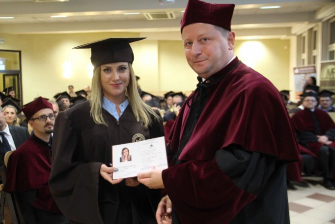 Zdjęcie nr 226 z galerii Gala wręczenia dyplomów absolwentom studiów II stopnia