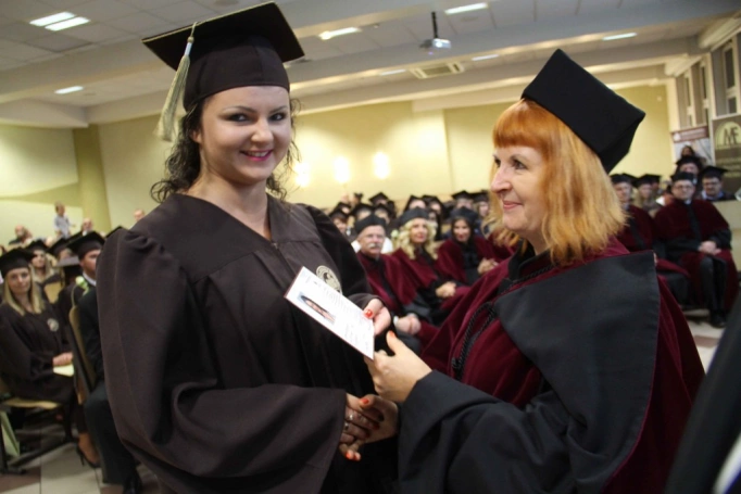 Zdjęcie nr 252 z galerii Gala wręczenia dyplomów absolwentom studiów II stopnia