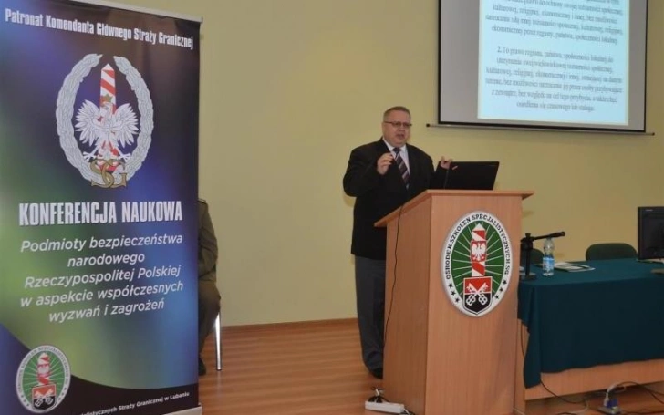 Zdjęcie nr 3 z galerii Wykładowcy i eksperci Katedry Bezpieczeństwa i Zarządzania Kryzysowego WSB współorganizatorami konferencji naukowej w OSSSG w Lubaniu