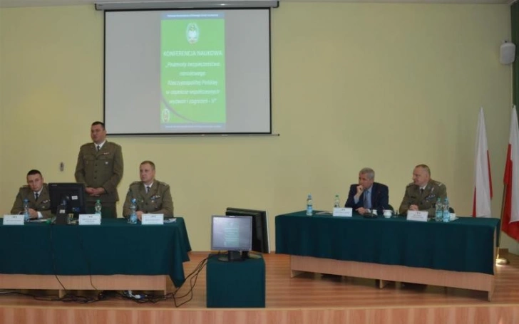 Zdjęcie nr 4 z galerii Wykładowcy i eksperci Katedry Bezpieczeństwa i Zarządzania Kryzysowego WSB współorganizatorami konferencji naukowej w OSSSG w Lubaniu