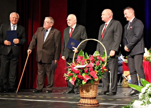 Zdjęcie nr 7 z galerii JM Rektor podczas uroczystej sesji Rady Miejskiej w Dąbrowie Górniczej