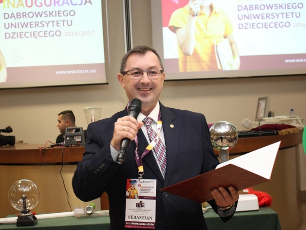 Zdjęcie nr 4 z galerii Młodzi naukowcy zainaugurowani Rok Akademicki 2016/2017. Rozpoczęła się 9. edycja Dąbrowskiego Uniwersytetu Dziecięcego