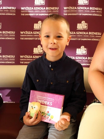 Zdjęcie nr 11 z galerii Młodzi naukowcy zainaugurowani Rok Akademicki 2016/2017. Rozpoczęła się 9. edycja Dąbrowskiego Uniwersytetu Dziecięcego