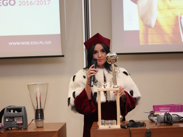 Zdjęcie nr 24 z galerii Młodzi naukowcy zainaugurowani Rok Akademicki 2016/2017. Rozpoczęła się 9. edycja Dąbrowskiego Uniwersytetu Dziecięcego