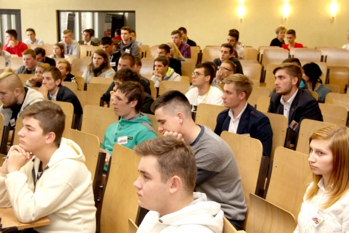 Zdjęcie nr 8 z galerii  I Ogólnopolski Konkurs Wiedzy o Transporcie Kolejowym już za nami