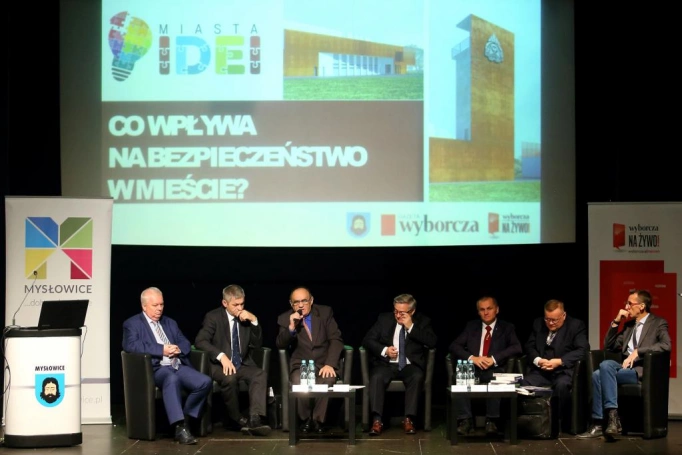 Zdjęcie nr 2 z galerii Prof. Marek Walancik uczestnikiem debaty dotyczącej bezpieczeństwa w Mysłowicach